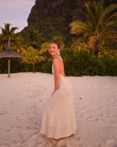 Amandine Petit Instagram - Coup de cœur pour cette île 🌴🫶🏼 @beachcomber_hotels - invitation voyage de presse