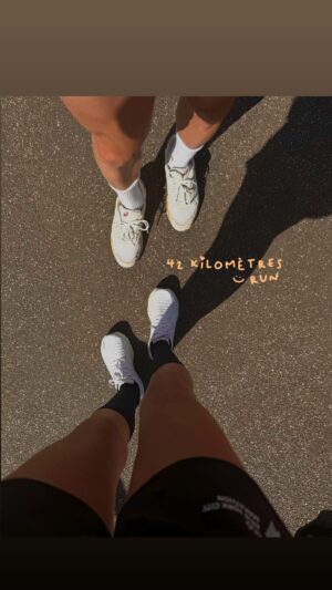 Amandine Petit Instagram - tag cet ami qui a toujours une bonne excuse 😂 dans 4 mois sur la ligne de départ pour le Marathon Pour Tous Paris 2024, alors on reprend sérieusement les entraînements avec le coach @dorian_louvet ! Il n’y a plus d’excuses, go ! 🤜🏼🤛🏼