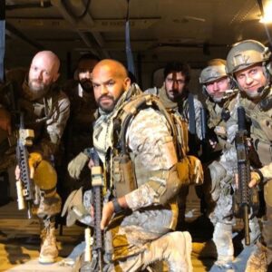 Amaury Nolasco Instagram - I’ve had the honor to play the role of these amazing héroes that have sacrifice EVERYTHING to keep us safe....I just pretend to be them ... They are the real deal. THANK YOU to all those men and women for your bravery. 
Today, tomorrow and always we’ll remember what you have done for us. #happyveteransday🇺🇸🇵🇷