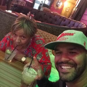 Amaury Nolasco Instagram - Feliz Día de Las Madres, Mami.
Quiero gritárle al mundo lo bendecido que soy de tenerte a ti como mi mamá.
Gracias por todo lo que has sacrificado por nosotros. Nunca podré pagar esa deuda. 
Que Papá Dios te me siga llenando salud.
Te amo ❤️.
Felicidades a todas las madres de el mundo. No somos nada sin ustedes. 🤍