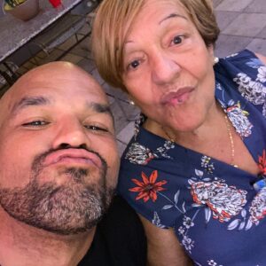 Amaury Nolasco Instagram - Feliz Día de Las Madres, Mami.
Quiero gritárle al mundo lo bendecido que soy de tenerte a ti como mi mamá.
Gracias por todo lo que has sacrificado por nosotros. Nunca podré pagar esa deuda. 
Que Papá Dios te me siga llenando salud.
Te amo ❤️.
Felicidades a todas las madres de el mundo. No somos nada sin ustedes. 🤍