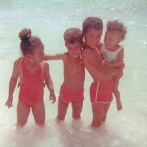 Amaury Nolasco Instagram - You always laugh at my jokes even when they are not funny. You are always there to listen to my problems. You celebrate my triumphs just like if they were yours. Your love is unconditional. And for this I thank God everyday for blessing me with a brother like you.
I want to tell the whole world is your birthday. And scream how much I LOVE YOU ❤️ 
Happy Birthday papá ... @nolaskeinn 
#como es? #coin #cohete🚀 #aahaha