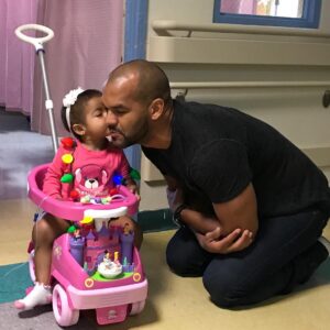 Amaury Nolasco Instagram - This beautiful angel stole my heart when I went to visit the kids at the Puertorrican Cancer Children Hospital. Let's remind ourselves of what's really important during this holiday season. If you are healthy and so is your family, be grateful and thank God everyday. #CAP #YOSOYCAPITAN 
Este hermoso angel se robo mi corazón mientras visitaba a los niños de el hospital de cancer pedriatico de Puerto Rico. Recordemos lo que realmente es importante durante estás navidades. Si estás en salud al igual que tú familia, sé agradecido y dale gracias a Dios todos los días. #CAP #YOSOYCAPITAN