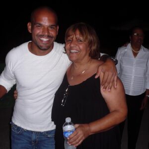 Amaury Nolasco Instagram - Feliz Día de Las Madres, Mami.
Quiero gritárle al mundo lo bendecido que soy de tenerte a ti como mi mamá.
Gracias por todo lo que has sacrificado por nosotros. Nunca podré pagar esa deuda. 
Que Papá Dios te me siga llenando salud.
Te amo ❤️.
Felicidades a todas las madres de el mundo. No somos nada sin ustedes. 🤍