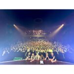 Amber Liu Instagram - TORONTO! Been a long overdue show and WE FINALLY MADE IT!! I felt so much love last night so thank you thank you thank you 🧡💛 also really happy i had got serve you guys at the merch booth haha thank you for the 5 stars, my boss will be really happy 😉 love you guys!!! Hope to see you again. MONTRÉAL SEE YOU TONIGHT!!