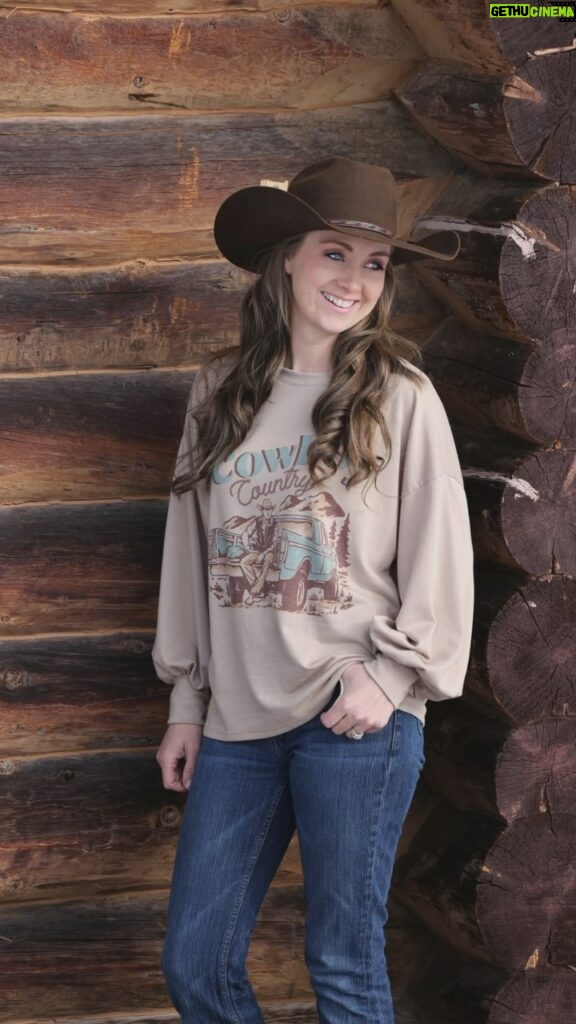Amber Marshall Instagram - HEY it’s March!!!! 😀 That means move along cold weather and make room for some spring wear!! I know I’m more than ready for some warmer days ahead… that’s why even though it’s a balmy -15 degrees today, we have launched some spring wear at the store to release some new season vibes! 🌸 🛍️Visit @MarshallsCountryStore for more! #March #SpringLaunch #MarshallsCountryStore