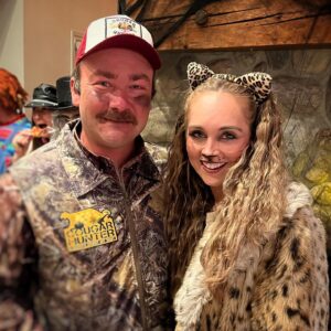 Amber Marshall Instagram - 👻 It’s that time of year when you can go out dressed like a cat, and no one asks if you are doing okay… 🐱 

Also… Amy Fleming showed up at the same party!! (See photo #2) 😅

#Halloween #DressUp #HappyHalloween