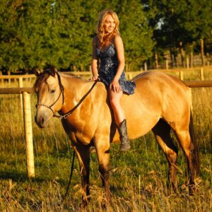 Amber Marshall Instagram - Contest time 🚨 

We are giving away a surprise @amber_marshall_farm merch bundle!

All you have to do to enter is:
➡️ Guess what calendar year this photo is from
➡️ Tag a friend 

The winner be announced Wednesday, May 1st. Please be aware that there is an abundance of scammers, the winner will ONLY be contacted by @marshallscountrystore 
-
-
-
#diamondvalleyalberta #diamondvalleyab  #alberta #calgary #ambermarshall #marshallscountrystore  #westernwear #buylocal #albertalocal #shoplocal #shopalberta #yyc #albertasmallbusiness #foothillsab #diamondvalleybusiness