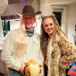 Amber Marshall Instagram - 👻 It’s that time of year when you can go out dressed like a cat, and no one asks if you are doing okay… 🐱 

Also… Amy Fleming showed up at the same party!! (See photo #2) 😅

#Halloween #DressUp #HappyHalloween