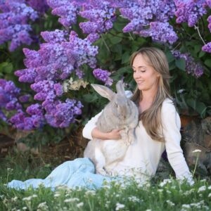 Amber Marshall Instagram - Wishing all a wonderful Easter Weekend. I hope you are able spend it surrounded by those you love. 💕