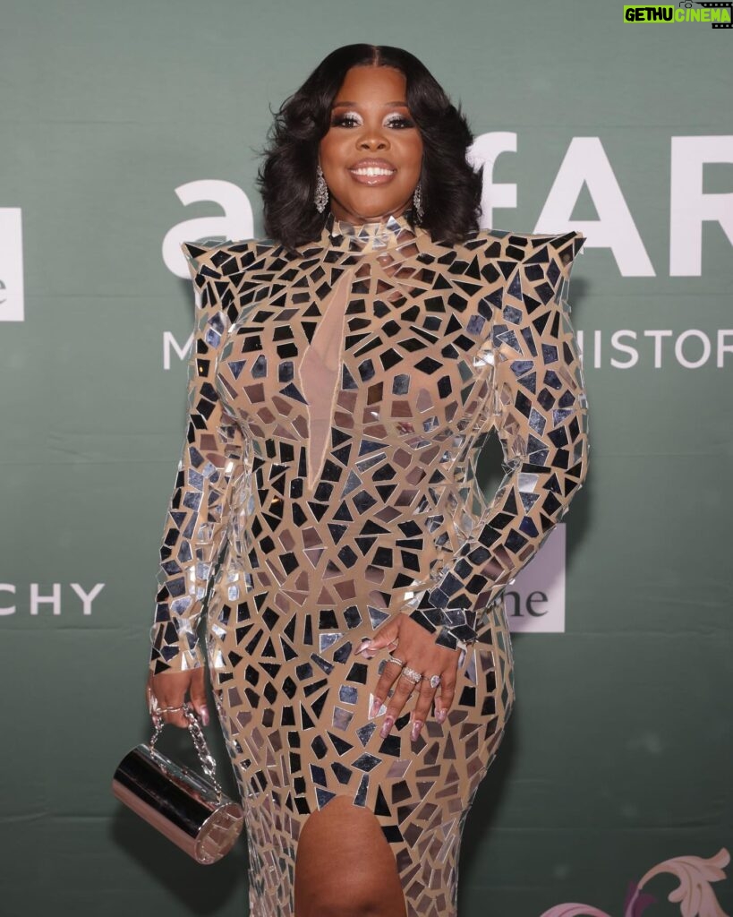 Amber Riley Instagram - I had such an amazing time lending my voice to support the fundraising efforts of @amfar AND honoring the effervescent Ms @therealdionnew. It was my first time attending this event, but I’m praying it won’t be the last 🤍♥️ also… Tom Ford AND Tommy Hilfiger called me best dressed of the night. TALK TO ME NICE! Photographer: @gettyimages Makeup: @darlydimakeup Hair: @iamofficialjai Stylist: @icontips Designer: @angelbrinks