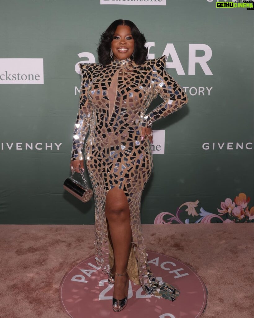 Amber Riley Instagram - I had such an amazing time lending my voice to support the fundraising efforts of @amfar AND honoring the effervescent Ms @therealdionnew. It was my first time attending this event, but I’m praying it won’t be the last 🤍♥️ also… Tom Ford AND Tommy Hilfiger called me best dressed of the night. TALK TO ME NICE! Photographer: @gettyimages Makeup: @darlydimakeup Hair: @iamofficialjai Stylist: @icontips Designer: @angelbrinks