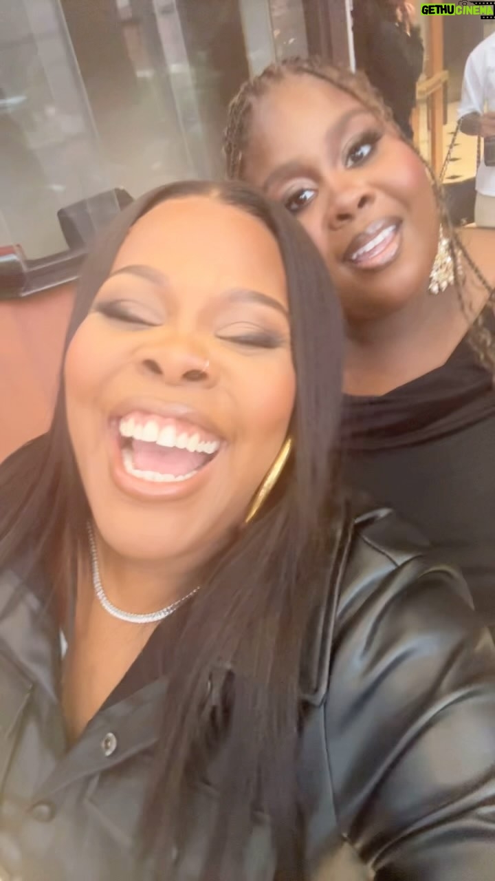 Amber Riley Instagram - It’s Twin ‘nem! Back at it again! Press for SINGLE BLACK FEMALE 2! Out March 2nd on LIFETIME!!! Are y’all doin watch parties or nah?!?!?