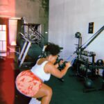 Amber Riley Instagram - It took me years to be comfortable in shorts. I still struggle with showing my thighs. I do it purposely now, because I’m determined to love every part of me 🙌🏾🫶🏾