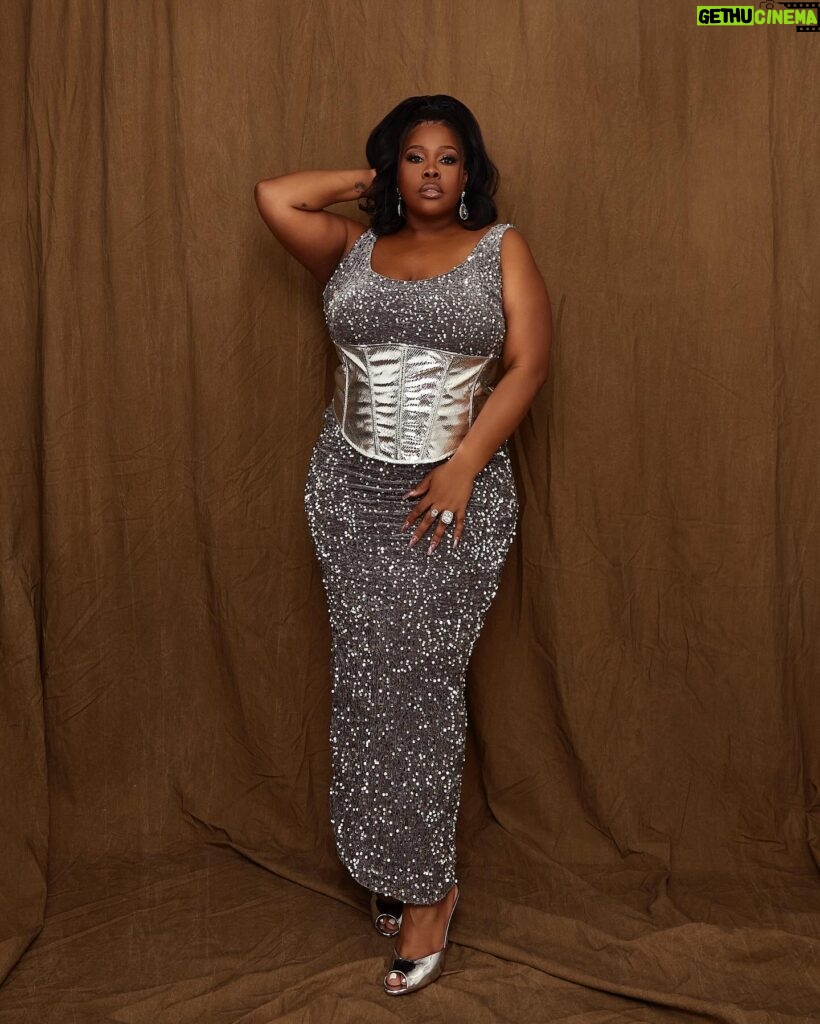 Amber Riley Instagram - Essence Black Women In Hollywood ‘24🤍 I always feel refreshed and refueled leaving this event. Thank you @essence for seeing US. Photographer: @shaunandru Stylist: @icontips Hair: @iam_whatshername_ Makeup: @missdrini