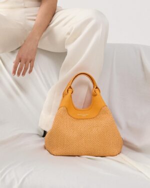 Ambra Angiolini Instagram - E questo è il mio nuovo progetto DUA BAG … “ per tutte le donne che sono “ grazie a @giannichiarini per …averle fatte sentire tutte giuste  #madeinitaly #newproject #bag #dua #women #adv