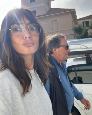 Ambra Angiolini Instagram - I miei badanti @cominidoriana @alfredo_angiolini  GRAZIE… tutti i no si trasformano in si #♥️