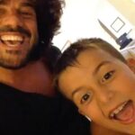 Ambra Angiolini Instagram - Grazie ai miei due papà @alfredo_angiolini e @francescorenga che mi hanno insegnato tante cose, ma non ancora a dire così bene “ E sti cavoli???? “… serve, eccome se serve ! #love #dad Diventare padre non è una questione biologica, è una scelta.