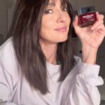 Ambra Angiolini Instagram - Avete mai pensato ai suoni del tempo che ci prendiamo per volerci bene? Questi sono alcuni dei miei #♥️@lorealparis Revitalift Laser X3: la mia pelle lo sente. #skincare #adv #asmr
