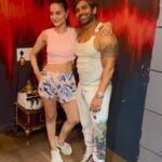 Ameesha Patel Instagram - Fabulous workout session with my super fit and fabulous hot friend @yashbirla at his new gym PUMP In Mumbai —— opens tomorrow— lovedddd the gym —!!! 🏋🏻‍♀️🏋🏻‍♀️🏋🏻‍♀️🏋🏻‍♀️🏋🏻‍♀️🏋🏻‍♀️best wishes darling @yashbirla