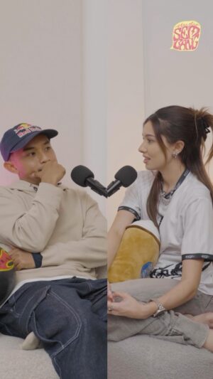 Amelia Henderson Instagram - camni rupanya @zeemahmad dedicated betul dengan minat dia eh? so kita kena lah ada soul dalam something kalau nak buat betul² geng! #jomsembang later 10pm on @youtube @spotify & @applepodcasts k!

#studiosembang