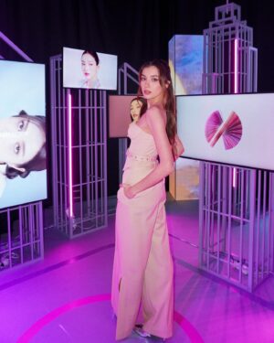 Amelia Henderson Instagram - a little seoul soft focus 💖
wearing @hm #HMMalaysia 
#3CE #3CEMALAYSIA
#3CEMY#3CESTYLENANDA