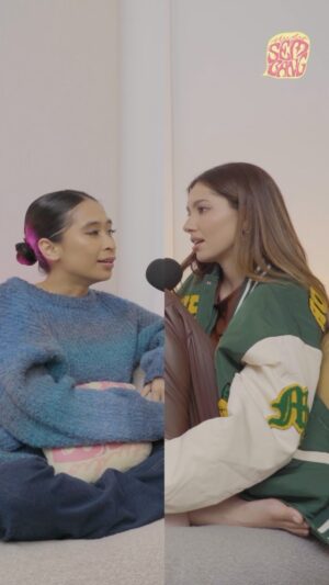 Amelia Henderson Instagram - ha korang tau tak @arajohari tengah borak pasal apa ni? banyak lagi tau benda menarik yg korang surely tak sangka akan keluar dalam episod ni! standby japgi pukul 10 layan sesama kat @youtube @spotify & @applepodcasts k?

#jomsembang #studiosembang