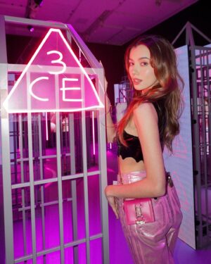 Amelia Henderson Instagram - 안녕하세요 ☺️

#3CE #3CEMALAYSIA
#3CEMY#3CESTYLENANDA