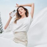 Amelia Henderson Instagram - limited eidition Raya Super Epik sale is happening from 23rd march until 21st april! get rebates up to RM500 now 🌙 #OPPORayaSuperEpik @oppomalaysia 💛