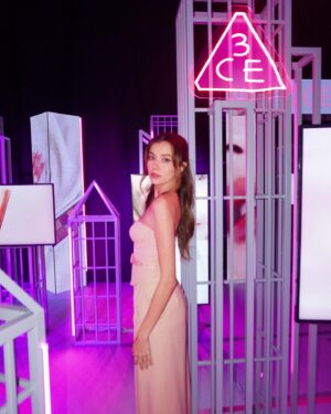 Amelia Henderson Instagram - a little seoul soft focus 💖
wearing @hm #HMMalaysia 
#3CE #3CEMALAYSIA
#3CEMY#3CESTYLENANDA
