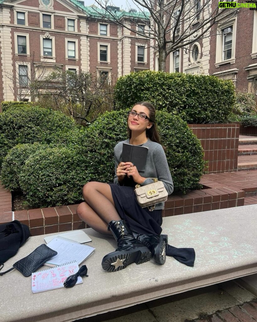 Amelie Zilber Instagram - College core 😲🫢🤭 Avec ma Dior Jolie🫶🏻 @dior @diorbeauty