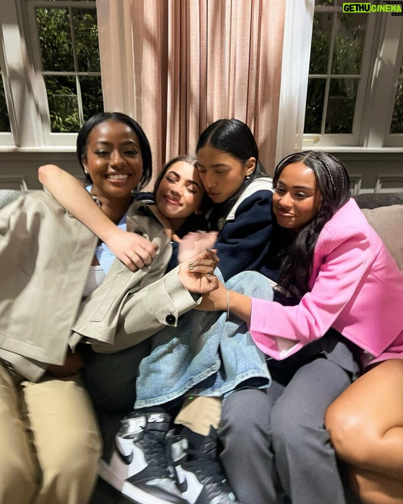 Amelie Zilber Instagram - A truly bittersweet post!!!! Filming @grownish over the past 2 years has been the greatest blessing - not only bc I was able to meet and work with the most hardworking, talented crew, or cry & laugh & scream & giggle & smile with & feel so loved by everyone who worked on this set, but I made 5 new best friends - all of whom I love deeply and dearly and would do anything for. Seriously, how lucky am I?!!!? Although a few weeks overdue, what kind of contemporary woman would I be if not one who showed her gratitude through an Instagram post🫠 A silly little caption cannot express the depth of my love and warm-hearted feelings about this experience, but Kafka sure could! So here’s a disgusting sappy quote that best expresses the way I feel - “I am always trying to convey something that can’t be conveyed, to explain something which is inexplicable, to tell about something I have in my bones, something which can be expressed only in the bones.” Sappiness over! Bye 👋🏻