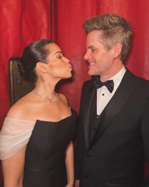 America Ferrera Instagram - A love story in 5 pictures ❤️
1. When he looks at you like that
2. But won’t kiss you in a photo 
3. So you give him the look
4. But he looks at you like that again
5. So you forgive him and get silly

🖤 @dior for @sagaftra Awards 
@karlawelchstylist 
@lindahaymakeup 
@hairbyaviva 
@nailsbydiem