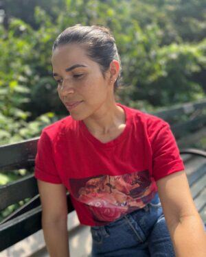 America Ferrera Instagram - ❤️💕Grounding in deep gratitude this week.  Through the highs and lows, I take care of myself by grounding in gratitude, preferably in nature, even if that’s just a city park bench. Take care of you. #InternationalSelfCareDay #covergirlpartner