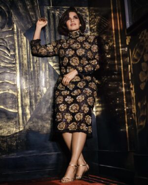 America Ferrera Instagram - “The Lady Wins”
Directed by Greta Gerwig
Photographed by @mickalenethomas 
For @wmag #TheDirectorsIssue

This shoot was a whole cinematic experience with two amazing artists I so admire for a magazine I love! 

Thank you @wmag for an unforgettable shoot and a wonderful conversation. 

Directed by #GretaGerwig
Photographed by @mickalenethomas
Styling: @aaalliata
Editor in Chief: @saramoonves
Visuals & Content Director: @_a_b_g
Creative Directors at Large: @kevintekinel @charleslevai
Writer: Jenny Comita
Hair: @nikkinelms
Makeup: @jameskaliardos
Manicure: @deborahlippmann
Set Design: @griffin.stoddard
Production: @weiliwang83
W VOLUME TWO: THE DIRECTORS ISSUE