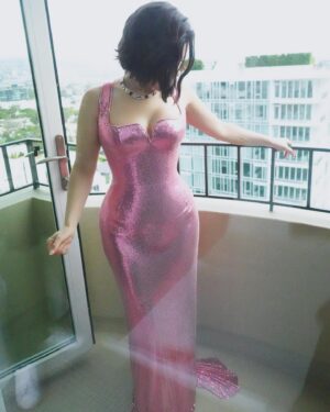 America Ferrera Instagram - An enchanted evening at the #Oscars in an enchanting gown! Grazie @donatella_versace  @versace @pomellato 

💖 to my beloved glamsquad:
@karlawelchstylist 
@hairbyaviva 
@lindahaymakeup 
@nailsbydiem 
@jamiespradley