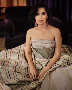 America Ferrera Instagram - “The Lady Wins”
Directed by Greta Gerwig
Photographed by @mickalenethomas 
For @wmag #TheDirectorsIssue

This shoot was a whole cinematic experience with two amazing artists I so admire for a magazine I love! 

Thank you @wmag for an unforgettable shoot and a wonderful conversation. 

Directed by #GretaGerwig
Photographed by @mickalenethomas
Styling: @aaalliata
Editor in Chief: @saramoonves
Visuals & Content Director: @_a_b_g
Creative Directors at Large: @kevintekinel @charleslevai
Writer: Jenny Comita
Hair: @nikkinelms
Makeup: @jameskaliardos
Manicure: @deborahlippmann
Set Design: @griffin.stoddard
Production: @weiliwang83
W VOLUME TWO: THE DIRECTORS ISSUE