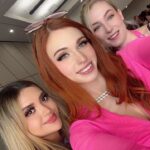 Amouranth Instagram - OMG ITS @arigameplays & @lisapeachy ! Streaming at TwitchCon! #twitchcon
