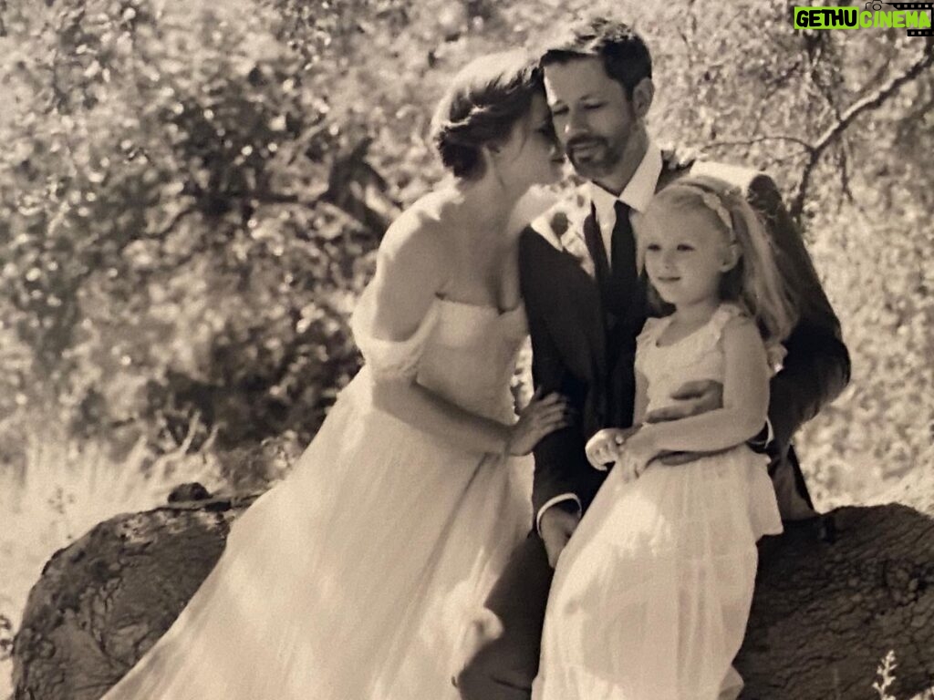 Amy Adams Instagram - So happy to be celebrating our 5 year anniversary @darrenlegallo you are my soft place. Love you. Love our family. #happytobestuckwithyou @yvetteromanphoto