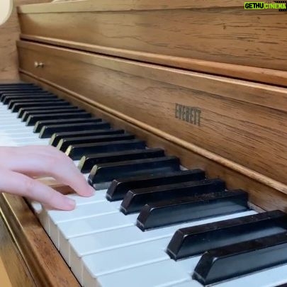 Amy Adams Instagram - Hi new Instagram friends. We’re spending our newfound free time at home learning new skills. Today Aviana had her first lesson on a piano learning app. Here she is playing “Ode to Joy.” Please be well everyone!