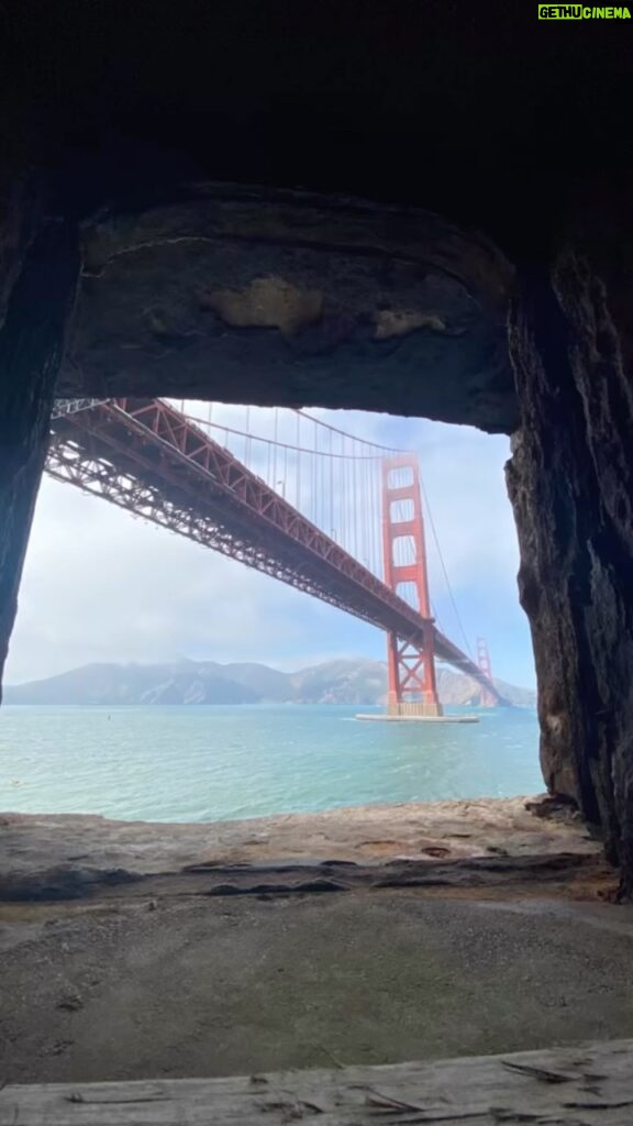 Amy Dumas Instagram - Just a tiny peek at why I love #SF- How many do you recognize? Can I be your tour guide? Any requests of where I should show you will be taken under advisement 😉 #sf #travellikealocal #muni #coittower #sutrotower #oceanbeach #mission #castrotheatre #oraclepark #palaceoffinearts #alamosquare #goldengatebridge #transamericapyramid #northbeach
