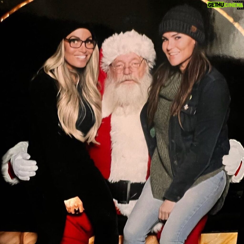 Amy Dumas Instagram - Merry Christmas from Team Bestie!! We hope to meet you in 2023! Where should we plan to do an appearance next year? Tell us so we can get @primetimeappearances on it!! #TeamBestieTour2023