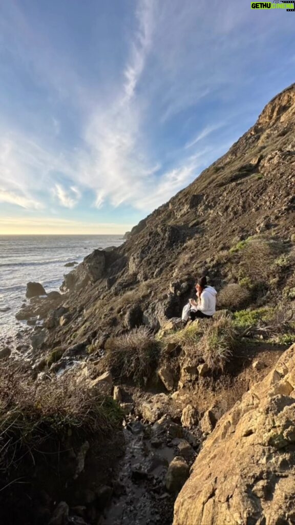 Amy Dumas Instagram - Another new year, another New Year’s Day hike. In my annual tradition, I always like to get outside and appreciate Mother Nature’s natural beauty, feel the power of my body and the gratitude I have for being alive. I make an effort to leave any sadness, resentment or anger in the past and start the year new. Here’s wishing you all a happy new year. May you get whatever you want out of it. What new year’s traditions do you have? #2023 #hike #getoutside #californiawinter #piratescove #marin
