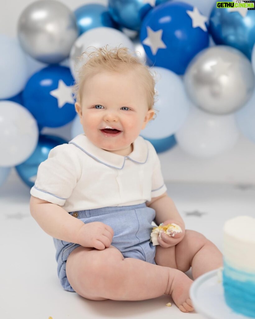 Amy Hart Instagram - Stanley’s having a smashing time 😢🍰 we took our gorgeous little man to @kate_priest_photography for his cake smash and I’m obsessed with the photos 🤩🤩🤩 There are more but they’re landscape so there will be another post 🤣 Did you do a cake smash for your little one? 💕 #cakesmash #firstbirthday #firstborn #firstbirthdaycake #cakesmashbrighton #baby #son #babyphotos #babyphotoshoot