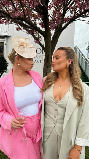 Amy Hart Instagram - Come to Aintree with us! 🐎🥂🍽️🎰 A few winners, a few losers and lots of laughs! I only put little £2.50/£5/sometimes I push to £10 bets on and my biggest win (£80) was from our £1 syndicate!!! Forgot to take a pen with me so when we had a tips session from Bob Champion I had to use my lipliner to mark the horses he suggested 🤣 I always feel so lucky if I get a tips session from a pro so I like to write them all down! The food was stunning, we ate in The Art Club which was fine dining vibes and I got interviewed about my @riverisland suit by @thejockeyclub which was fun! We ended up at the Queens afterwards which was sooo fun! A long old drive but a fab day! 

#aintree #ladiesday #imwearingri #riverisland #suit #ladiestailoring #midsizestyle #midsizefashion #horseracing #racedayoutfits #fascinator #midsizetailoring #midsizesuit
