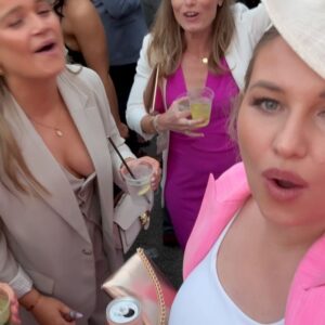 Amy Hart Instagram - Fab day at Aintree with @saskia_marriott 💕💕🐴 We ate in ‘The Art Club’ and the food was just insane, have a reel to put up in the week to show you! As you know I’m feeling more suit than dress at the moment and I loooove this one from @riverisland and got so many compliments all day! I actually had quite a few winners too! We then ended up at ‘the queens’ pub which was sooo much fun!

#aintree #ladiesday #imwearingri #riverisland #suit #ladiestailoring #midsizestyle #midsizefashion #horseracing #racedayoutfits #fascinator #midsizetailoring #midsizesuit
