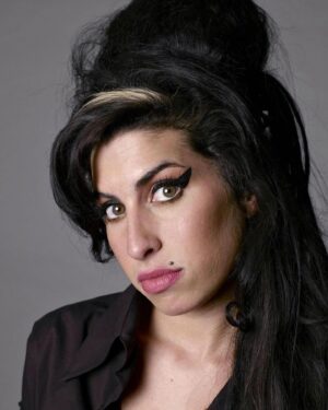 Amy Winehouse Instagram - Glamorous Amy captured in her iconic beehive & cat-eye look by photographer Jason Bell at the Elle Style Awards in 2007. 🖤