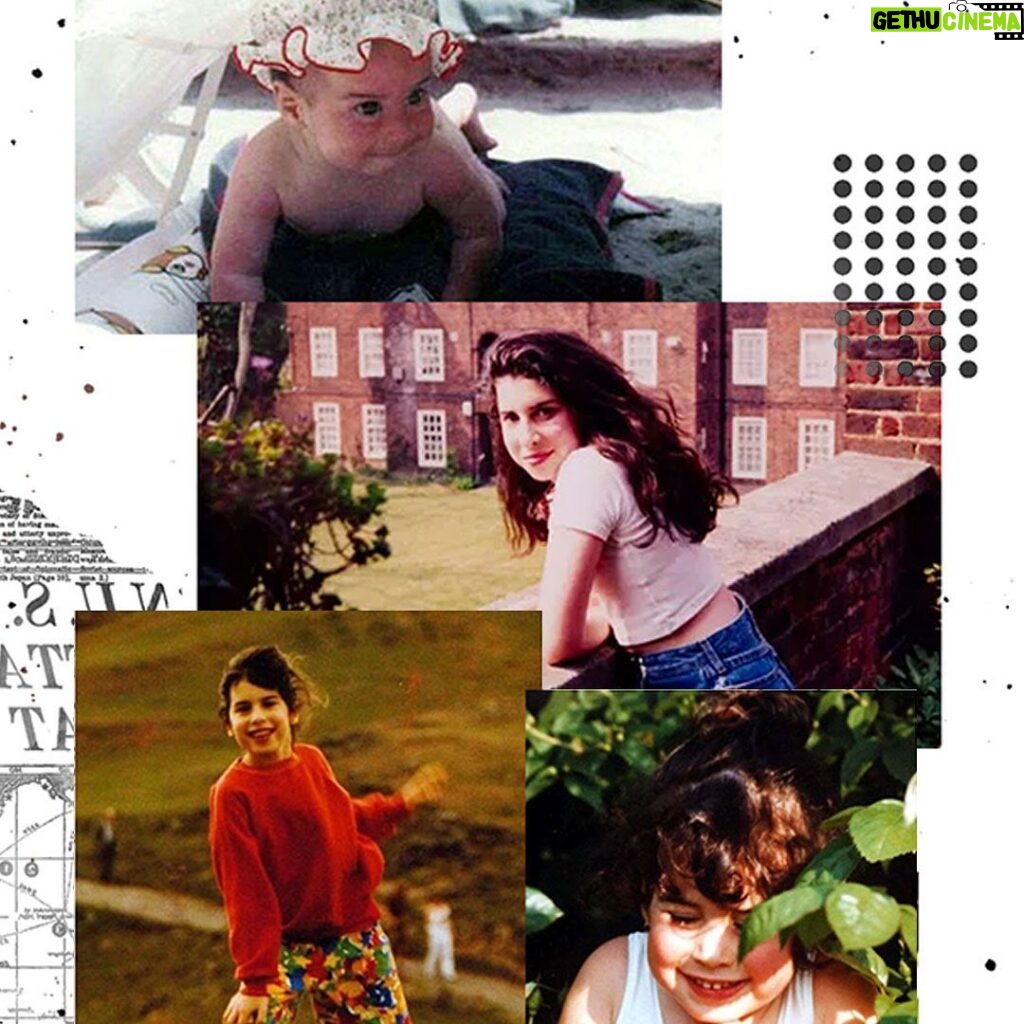 Amy Winehouse Instagram - Happy Holidays 🤍