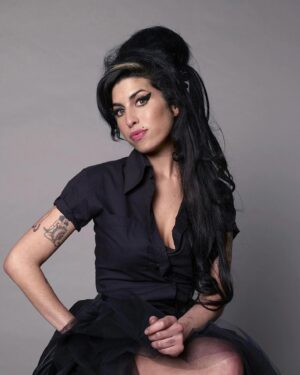 Amy Winehouse Instagram - Glamorous Amy captured in her iconic beehive & cat-eye look by photographer Jason Bell at the Elle Style Awards in 2007. 🖤