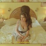 Amy Winehouse Instagram - Watch the brand-new lyric video for Amy’s global hit ‘Tears Dry On Their Own’, created from previously unseen rushes and B-roll from the recording of the official music video, in English, French, Spanish or Brazilian Portuguese. ‘Tears Dry On Their Own’ was released as the fourth single from Amy’s multi-Platinum second album ‘Back To Black’, on the 13th August 2007. Click the link in bio to watch 🖤 Mira el nuevo lyric video en español del éxito mundial de Amy ‘Tears Dry On Their Own’, creado con material nunca antes visto del vídeo musical oficial. ‘Tears Dry On Their Own’ fue lanzado como el cuarto sencillo del segundo álbum multiplatino de Amy, ‘Back To Black’, el 13 de agosto de 2007. 🖤 Assista ao novo lyric video do sucesso global da Amy, ‘Tears Dry On Their Own’, criado usando trechos nunca antes vistos da gravação do videoclipe oficial - em inglês, francês, espanhol ou português do Brasil. ‘Tears Dry On Their Own’ foi lançado como o quarto single do segundo álbum multi-platina de Amy, ‘Back To Black’, de 13 de agosto de 2007. 🖤 Retrouvez la Lyric vidéo officiel de “Tears Dry On Their Own” d’Amy Winehouse en français. La vidéo a été créée à partir de rushs inutilisés du clip original. 🎥 Ce titre est présent sur le deuxième album multiplatine d’Amy, ‘Back To Black’ sorti le 13 août 2007. 🖤